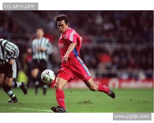 足球球星背后的成长与转型之路解析 从绿茵场到多元化人生转折